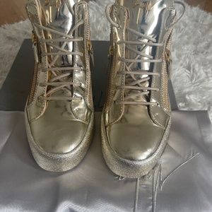 BNWT Giuseppe Zanotti Gold Sneakers